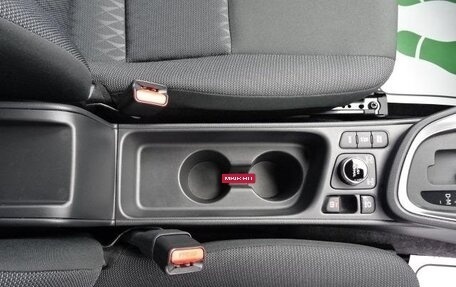 Toyota Yaris Cross, 2023 год, 1 250 000 рублей, 12 фотография