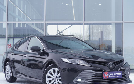 Toyota Camry, 2018 год, 2 395 000 рублей, 3 фотография