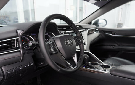 Toyota Camry, 2018 год, 2 395 000 рублей, 11 фотография