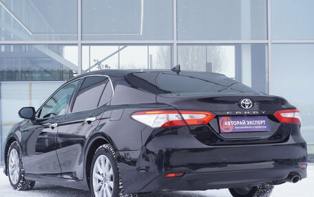 Toyota Camry, 2018 год, 2 395 000 рублей, 7 фотография
