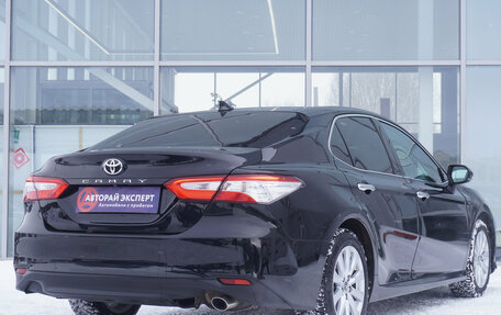 Toyota Camry, 2018 год, 2 395 000 рублей, 5 фотография