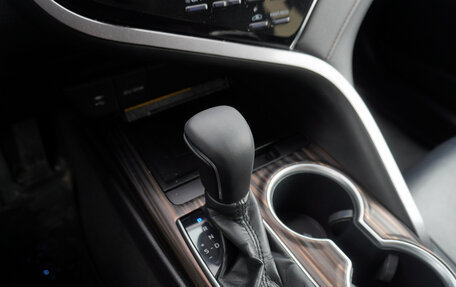 Toyota Camry, 2018 год, 2 395 000 рублей, 15 фотография