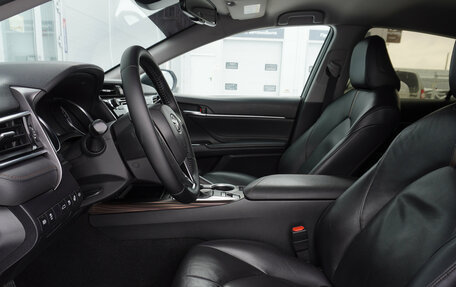 Toyota Camry, 2018 год, 2 395 000 рублей, 10 фотография