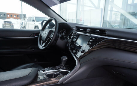 Toyota Camry, 2018 год, 2 395 000 рублей, 22 фотография