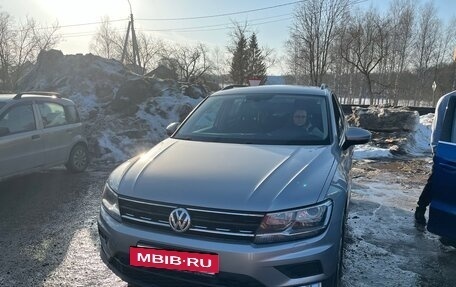 Volkswagen Tiguan II, 2017 год, 1 825 000 рублей, 2 фотография