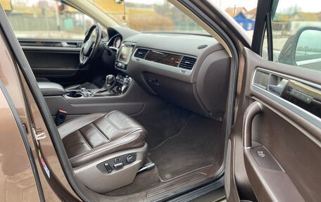 Volkswagen Touareg III, 2011 год, 1 950 000 рублей, 14 фотография