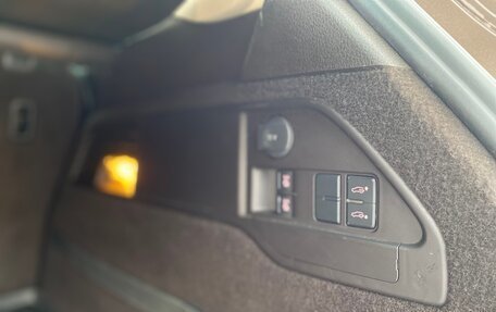 Volkswagen Touareg III, 2011 год, 1 950 000 рублей, 16 фотография