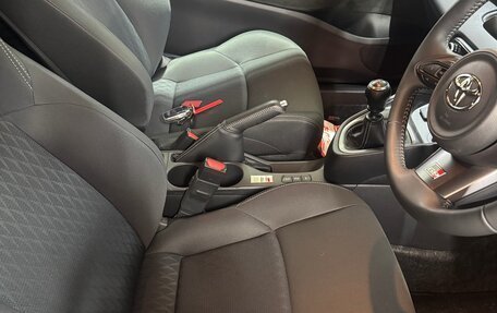 Toyota Yaris, 2021 год, 2 980 000 рублей, 22 фотография