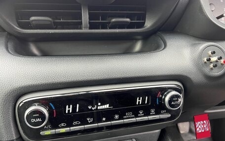 Toyota Yaris, 2021 год, 2 980 000 рублей, 11 фотография