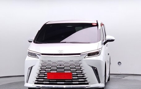 Lexus LM, 2024 год, 22 590 000 рублей, 2 фотография