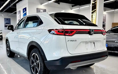 Honda Vezel, 2023 год, 2 000 000 рублей, 5 фотография