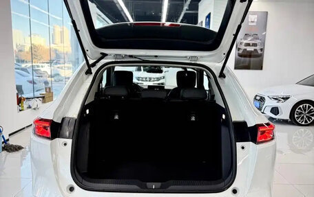 Honda Vezel, 2023 год, 2 000 000 рублей, 9 фотография