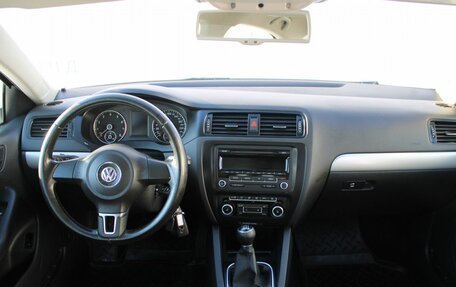 Volkswagen Jetta VI, 2011 год, 939 000 рублей, 7 фотография