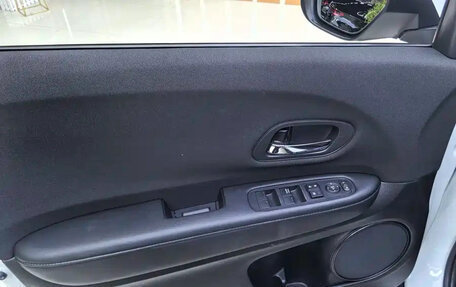 Honda Vezel, 2022 год, 1 550 000 рублей, 10 фотография