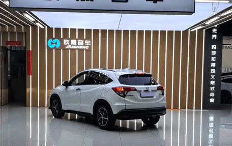 Honda Vezel, 2022 год, 1 550 000 рублей, 5 фотография