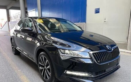 Skoda Superb III рестайлинг, 2023 год, 1 650 000 рублей, 3 фотография