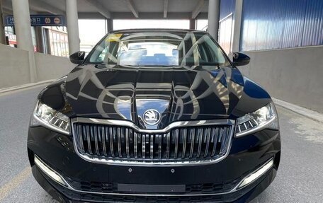 Skoda Superb III рестайлинг, 2023 год, 1 650 000 рублей, 2 фотография