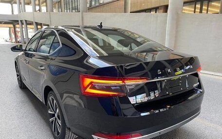 Skoda Superb III рестайлинг, 2023 год, 1 650 000 рублей, 6 фотография