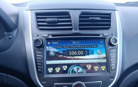 Hyundai Solaris II рестайлинг, 2011 год, 540 000 рублей, 13 фотография