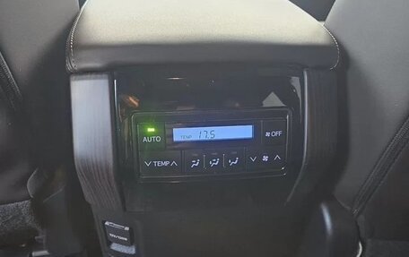 Toyota Land Cruiser Prado 150 рестайлинг 2, 2021 год, 16 фотография