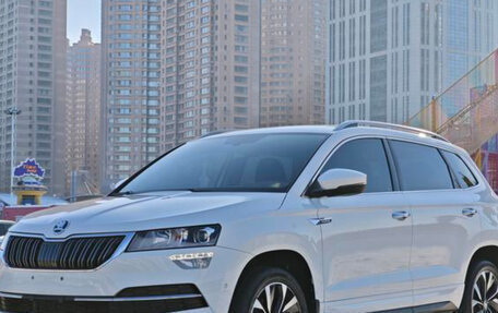 Skoda Karoq I, 2022 год, 2 420 000 рублей, 2 фотография