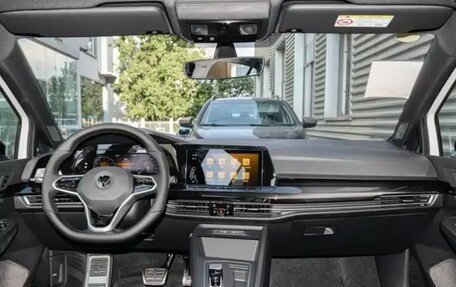 Volkswagen Golf VIII, 2023 год, 2 900 000 рублей, 5 фотография