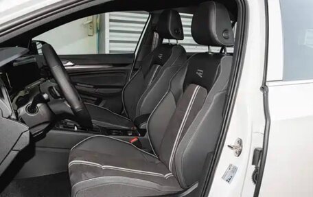 Volkswagen Golf VIII, 2023 год, 2 900 000 рублей, 6 фотография