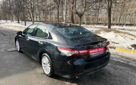 Toyota Camry, 2018 год, 2 920 000 рублей, 2 фотография