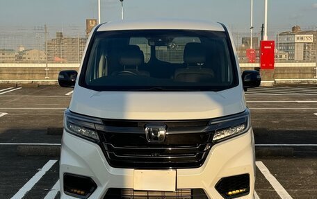 Honda Stepwgn IV, 2021 год, 1 990 000 рублей, 2 фотография