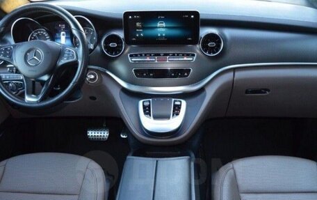 Mercedes-Benz V-Класс, 2023 год, 9 000 000 рублей, 2 фотография
