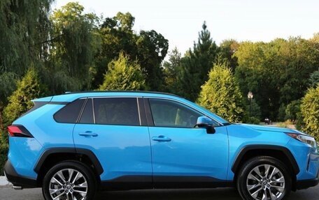 Toyota RAV4, 2021 год, 3 700 000 рублей, 9 фотография