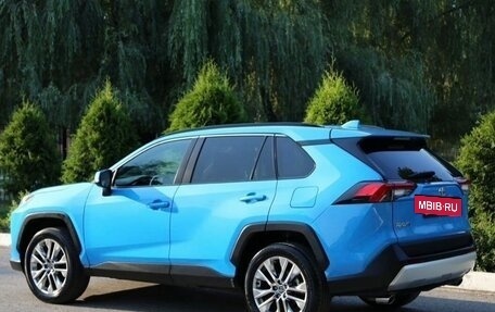 Toyota RAV4, 2021 год, 3 700 000 рублей, 10 фотография