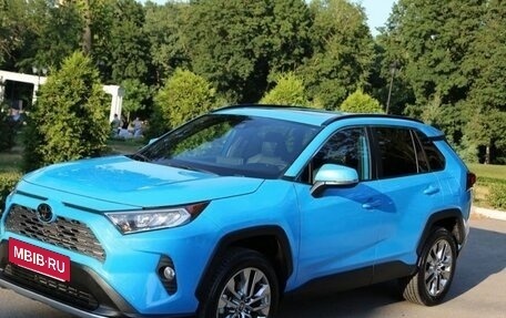 Toyota RAV4, 2021 год, 3 700 000 рублей, 7 фотография