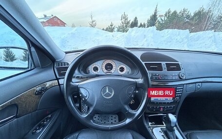 Mercedes-Benz E-Класс, 2004 год, 1 100 000 рублей, 5 фотография