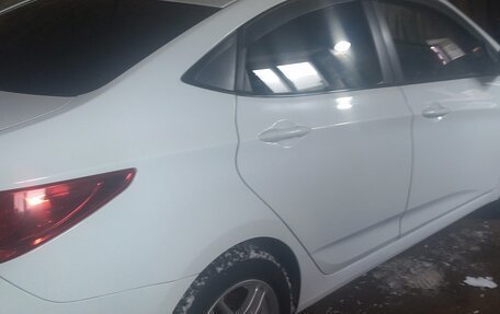 Hyundai Solaris II рестайлинг, 2014 год, 1 100 000 рублей, 4 фотография