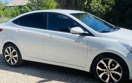 Hyundai Solaris II рестайлинг, 2014 год, 1 100 000 рублей, 2 фотография