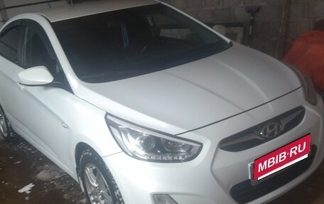 Hyundai Solaris II рестайлинг, 2014 год, 1 100 000 рублей, 3 фотография