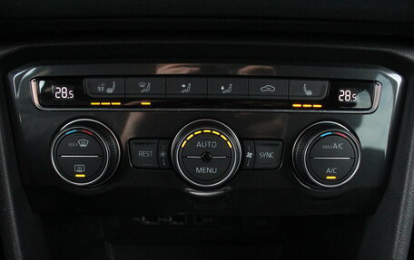 Volkswagen Tiguan II, 2019 год, 2 595 000 рублей, 16 фотография