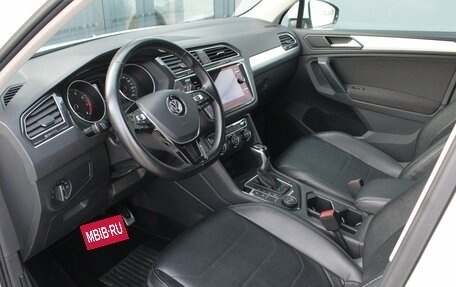 Volkswagen Tiguan II, 2019 год, 2 595 000 рублей, 6 фотография