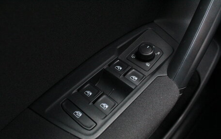 Volkswagen Tiguan II, 2019 год, 2 595 000 рублей, 20 фотография