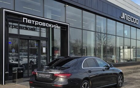 Mercedes-Benz E-Класс, 2022 год, 5 150 000 рублей, 8 фотография