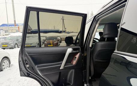 Toyota Land Cruiser Prado 150 рестайлинг 2, 2017 год, 4 200 000 рублей, 26 фотография