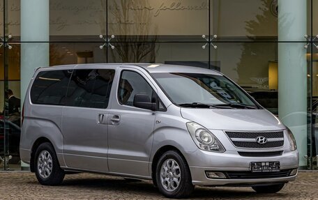 Hyundai Grand Starex Grand Starex I рестайлинг 2, 2010 год, 1 595 000 рублей, 3 фотография