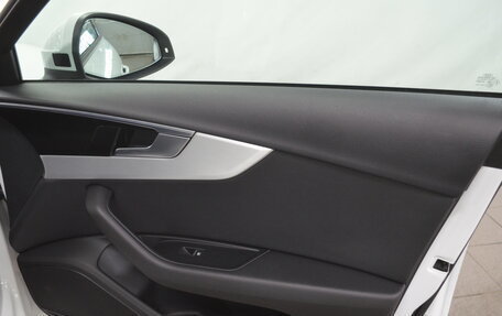 Audi A4, 2019 год, 2 950 000 рублей, 15 фотография