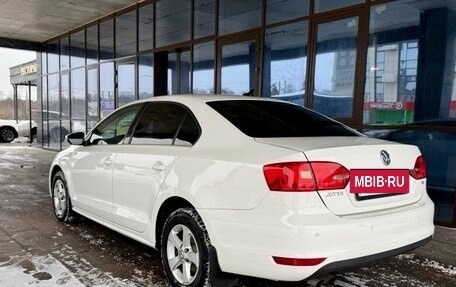 Volkswagen Jetta VI, 2011 год, 850 000 рублей, 2 фотография