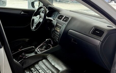 Volkswagen Jetta VI, 2011 год, 850 000 рублей, 5 фотография