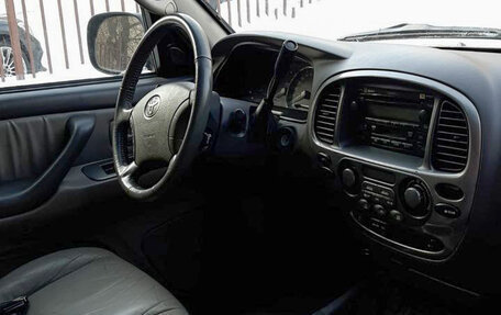 Toyota Sequoia II рестайлинг, 2005 год, 2 500 000 рублей, 6 фотография