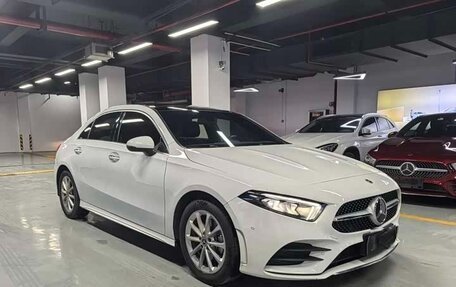 Mercedes-Benz A-Класс, 2022 год, 1 990 000 рублей, 3 фотография