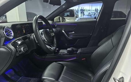 Mercedes-Benz A-Класс, 2022 год, 1 990 000 рублей, 10 фотография