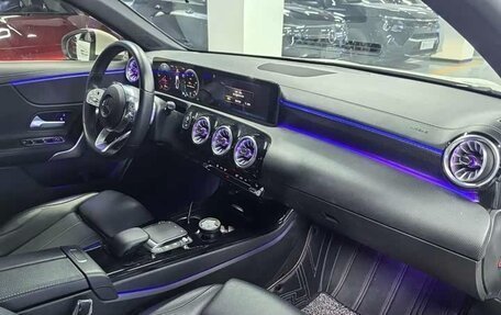 Mercedes-Benz A-Класс, 2022 год, 1 990 000 рублей, 9 фотография